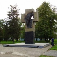 Fig. 20. Monumento commemorativo ai combattenti serbi nel centro di Prijedor