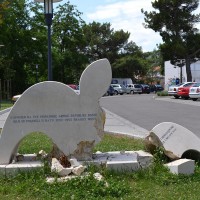 Fig. 26. Monumento commemorativo vicino al bulevar fatto esplodere