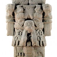 Fig. 5. Statua azteca raffigurante Coatlicue, “Colei dalla Gonna di Serpenti”.