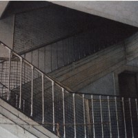 Fig. 13. Foto della scala che conduceva alla sede della PIDE, in Rua António Maria Cardoso (dal catalogo Museu do Aljube - Resistência e Liberdade 2015).