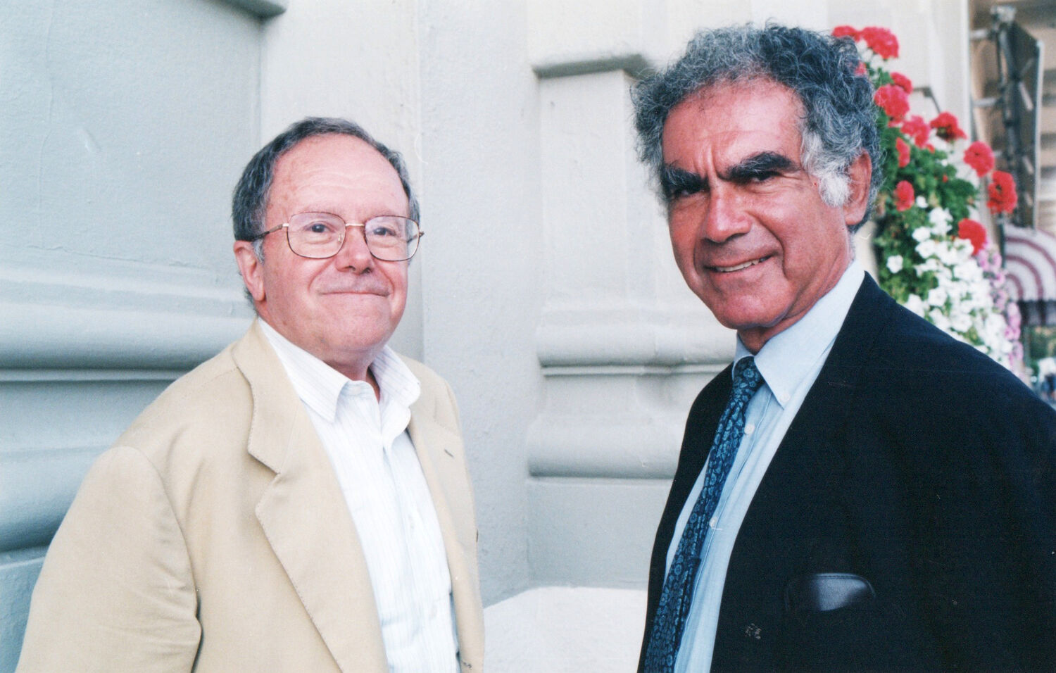 Enrico Castelnuovo e Carlo Ginzburg a Torino (piazzetta Primo Levi), 27 giugno 2006