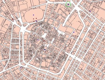 Figura 5. La sicurezza cittadina e la
  presenza degli animali in città: stalle, stallaggi e canili (blu vivace); mercati (rosso); macelli (blu scuro). (Il nuovo macello presso l’area del Pallamaglio è cerchiato in
  verde)