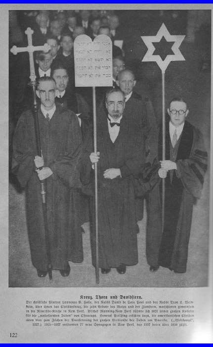 Raccolta di offerte per gli ebrei
  poveri dell'Europa orientale presso la Riverside Church di New York. In Hans Diebow. Der ewige Jude: 265 Bilddokumente, München-Berlin: Eher, 1937, p.
  122.